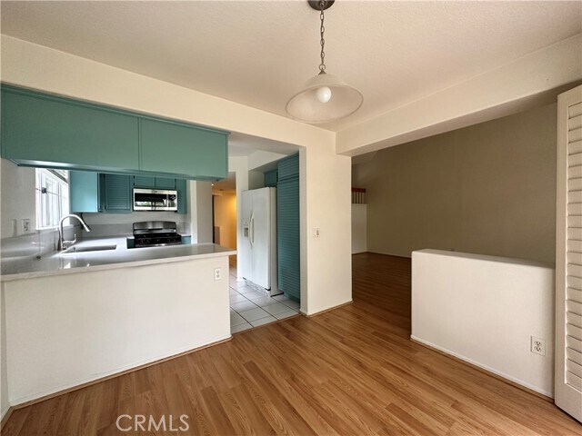 Building Photo - 541 S Glenhurst Dr