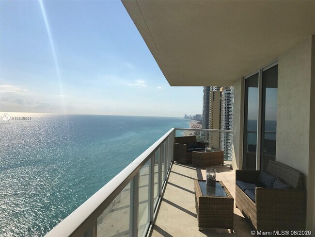 Building Photo - 16699 Collins Ave