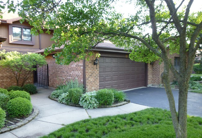 Building Photo - 27 Indian Trail Dr
