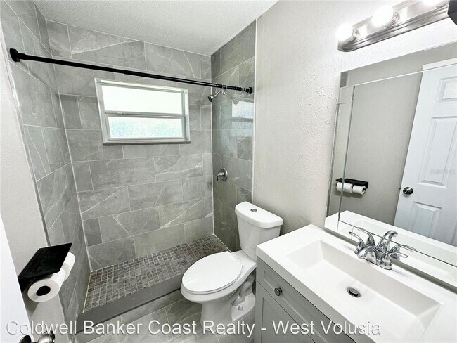 Foto del edificio - 2 br, 1.5 bath House - 2215 Poinsettia Dr