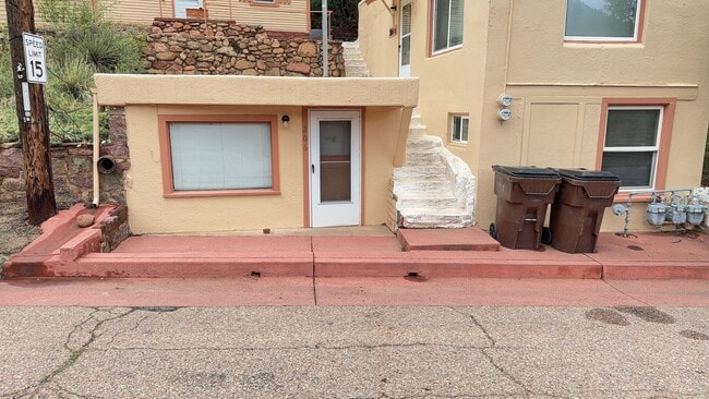 Building Photo - 206, 206 1/2 &amp; 208 Pilot Knob Avenue