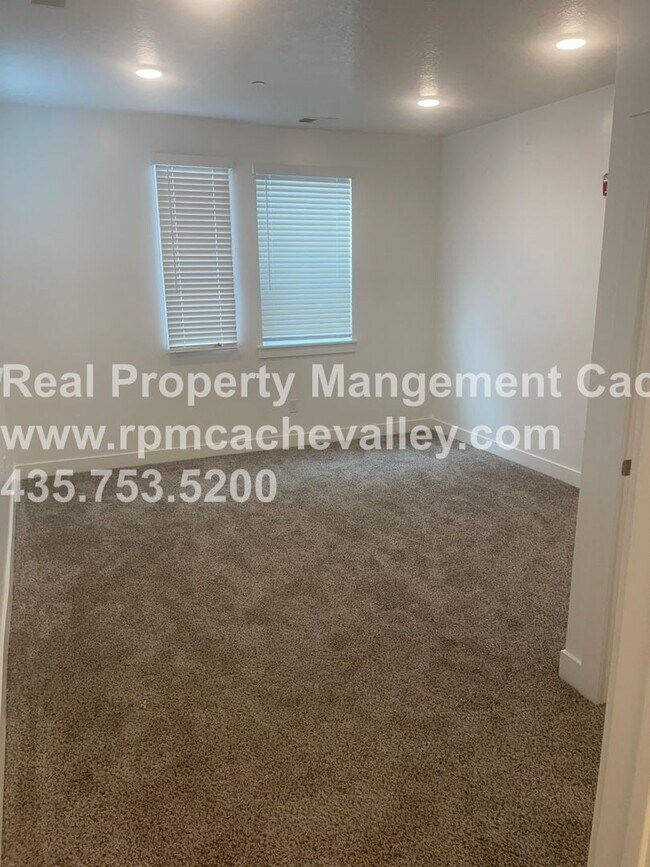 Foto del edificio - 472 W 40 S