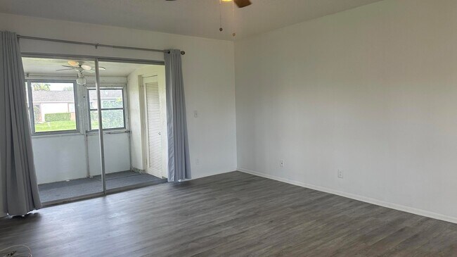Foto del edificio - 2723 Dudley Dr W