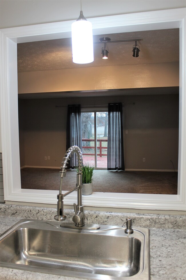 Building Photo - 1306 Hickory Grove Lane