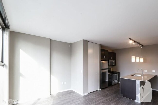 Building Photo - 118 N Desplaines St