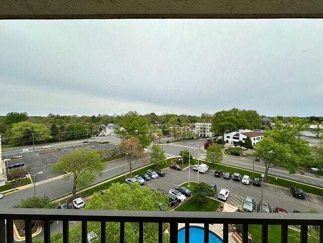 Building Photo - Stunning 2-bedroom, 2-bathroom condo. Span...