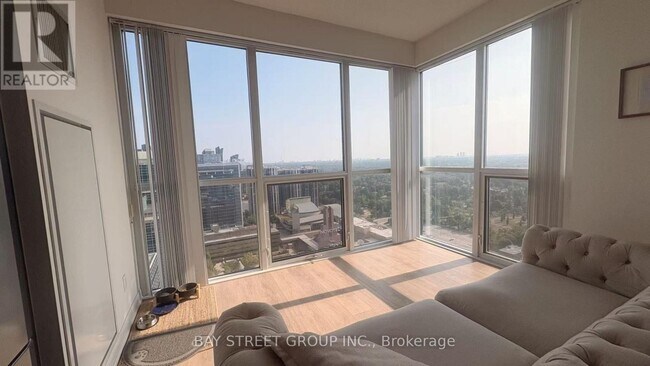 Photo du bâtiment - 5162-5162 Yonge St