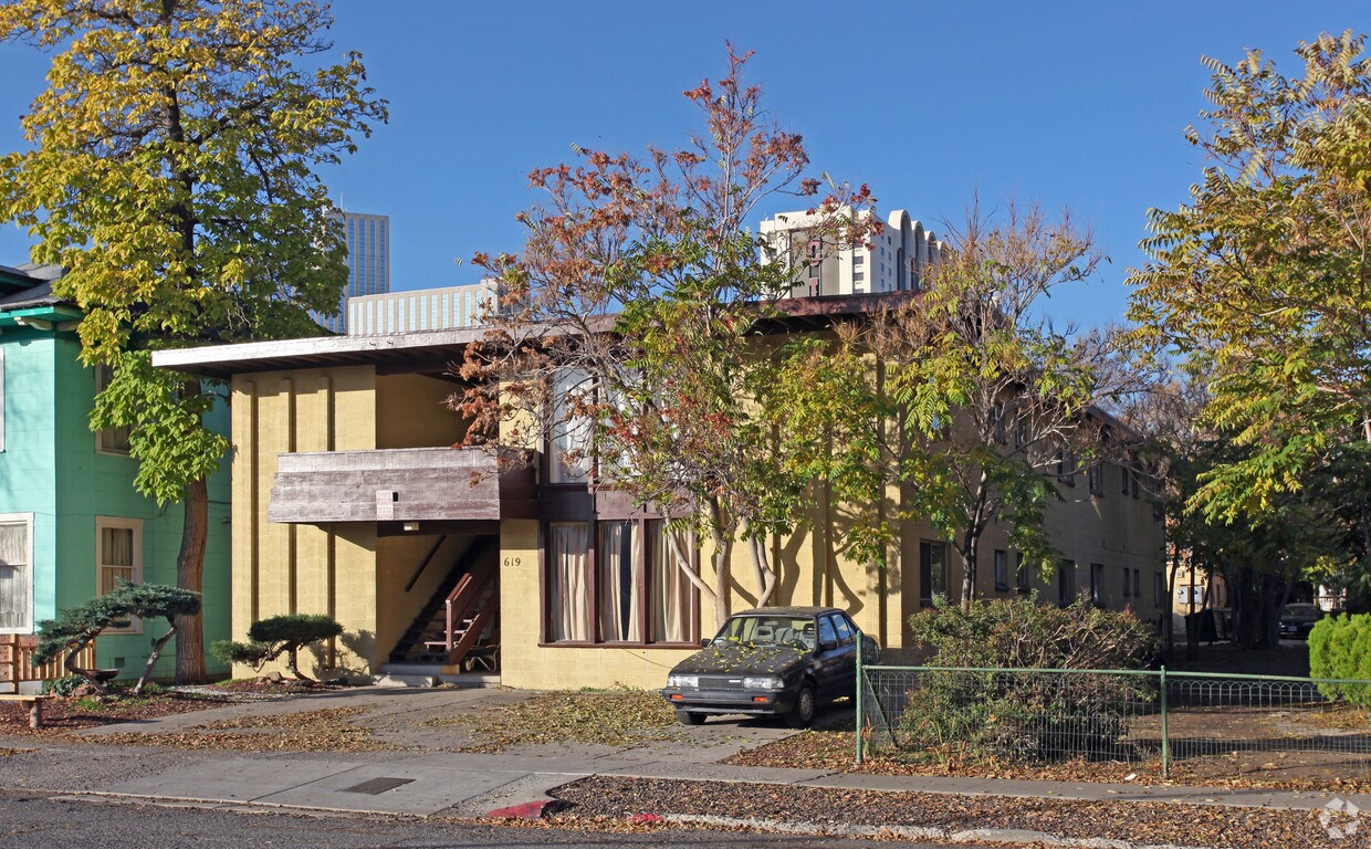 Primary Photo - 619 N Lake St