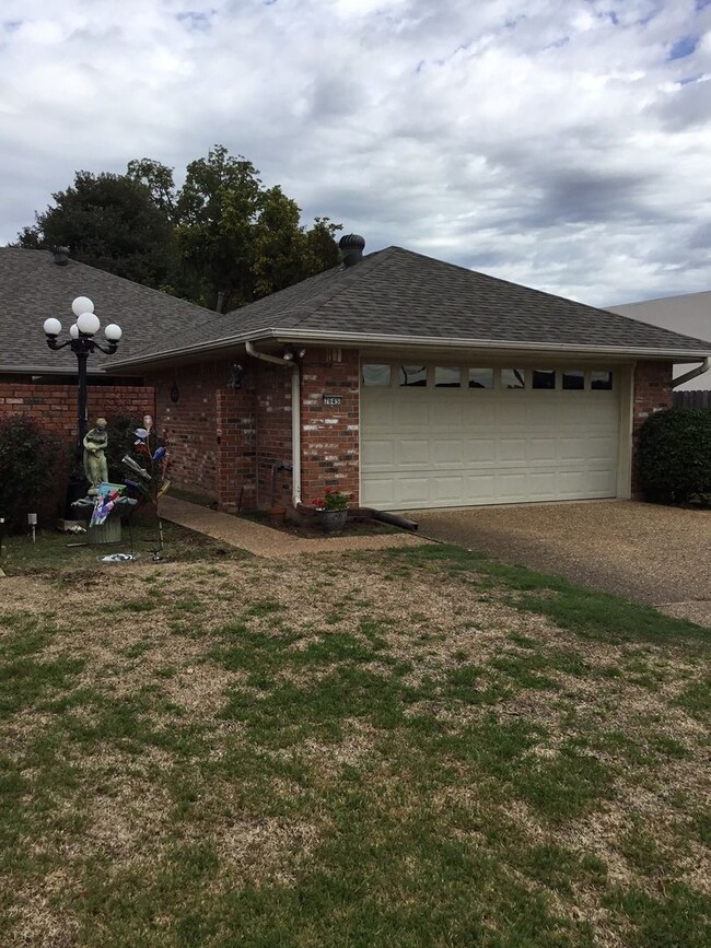 Building Photo - WONDERFUL 2/2 PATIO HOME. UNIVERSITY TERRACE.