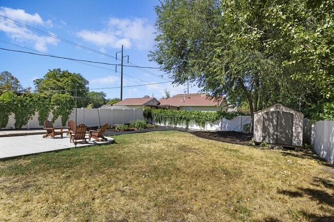 Building Photo - 782 W Fremont Ave