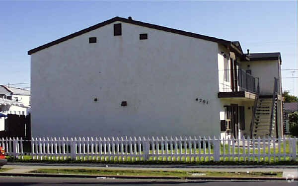 Building Photo - 4201 Euclid Ave