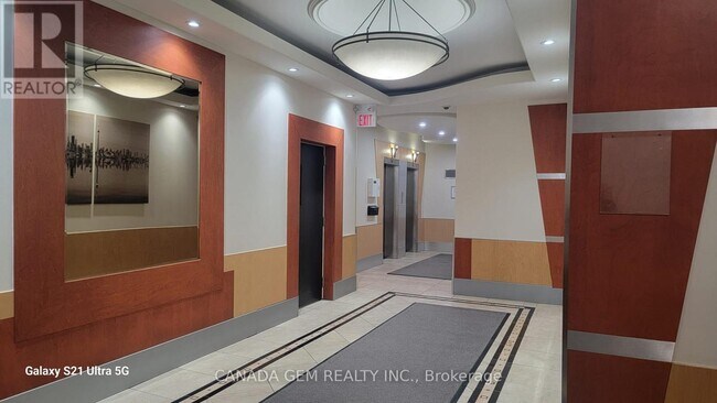 Photo du bâtiment - 5949 Yonge St