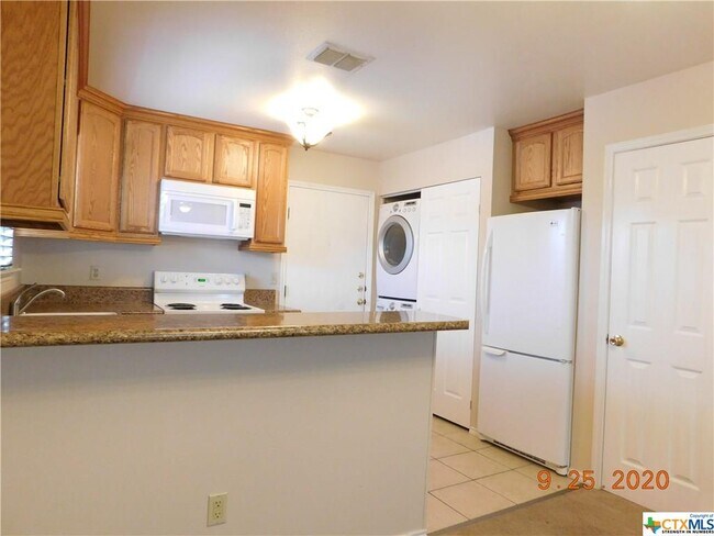 Foto del edificio - 121 S Plant Ave