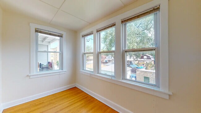 Foto del edificio - 4839 N Kenneth Ave