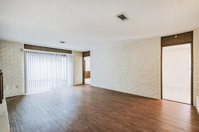 Foto del edificio - 13910 Locke Ln