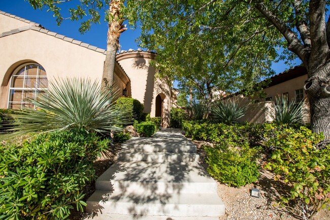 Building Photo - Red Rock Country Club @ Summerlin!!! 4 Bed...