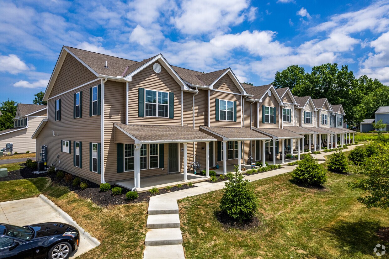 Alcott Woodcroft Glen Apartments in North Royalton, OH