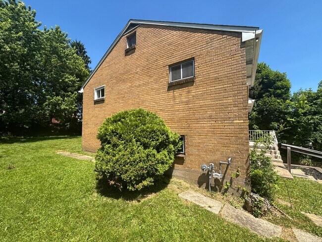Foto del edificio - Declare Your Independence from Renting This July! Lease-to-Own Opportunity (This is NOT a Typical...