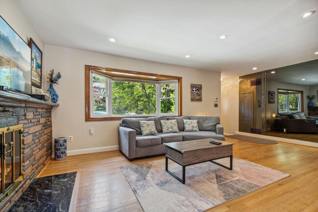Building Photo - 2917 Terrace Dr
