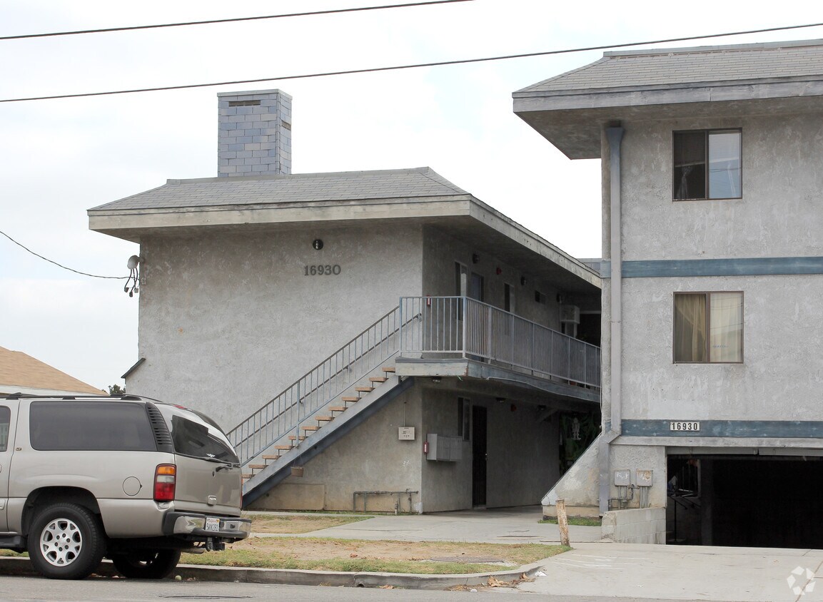 Foto del edificio - 16930 S Vermont Ave