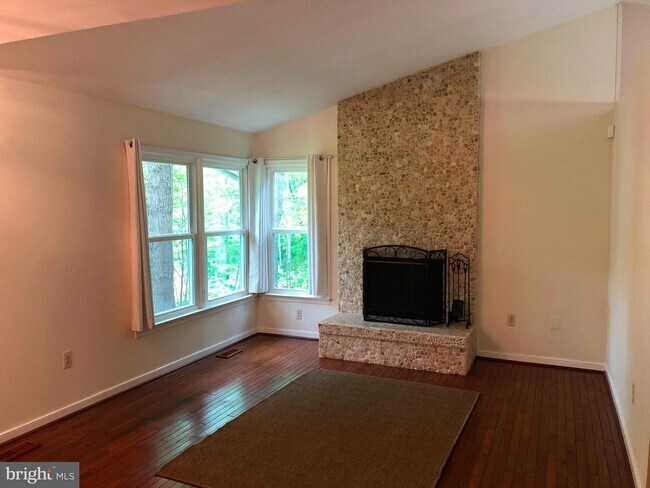 Foto del edificio - 142 Woodland Dr