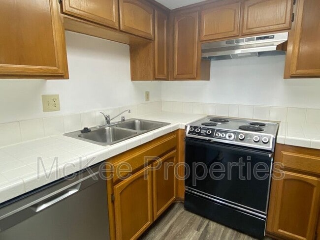 Building Photo - 2825 3rd Avenue
