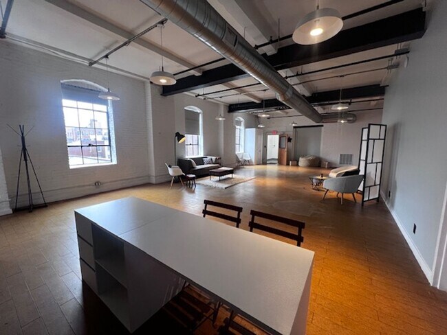 Building Photo - 219 Cuthbert