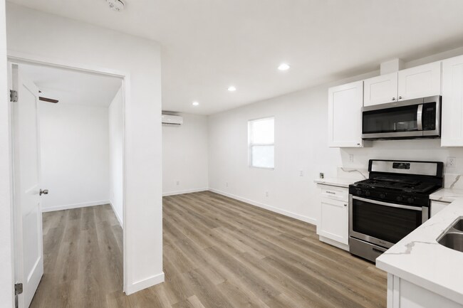 Foto del edificio - 1405 N Riverside Ave