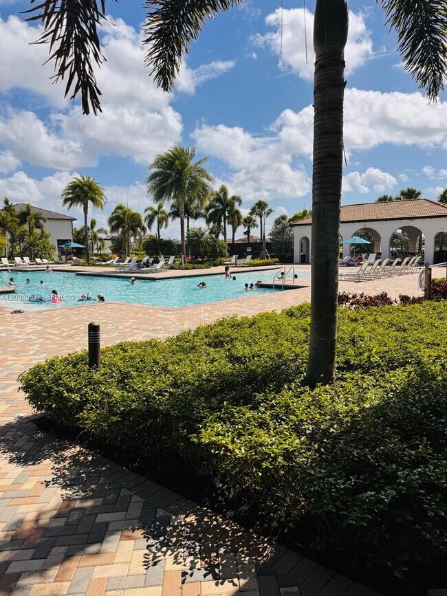 Foto del edificio - 5811 Cassidy Ln