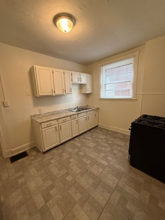 Building Photo - 809 S Fred Shuttlesworth Cir