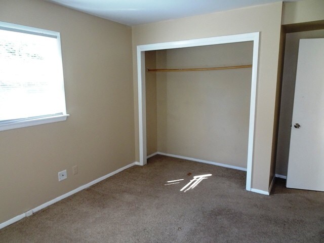 Building Photo - 124 Caroline Ct