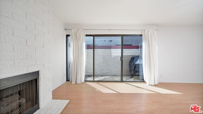 Foto del edificio - 1805 S Barrington Ave