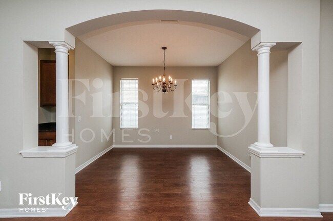 Building Photo - 527 Dunaway Dr