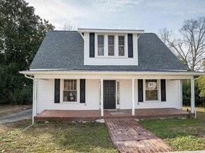 Building Photo - 708 E Main St
