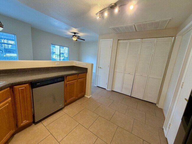 Building Photo - Great Location and Dual Master Suites!!!
