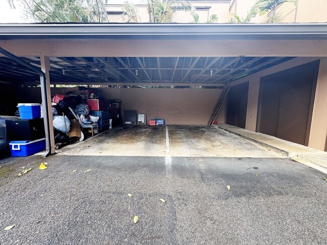 Building Photo - Pet Friendly Kaneohe Townhouse with Covere...