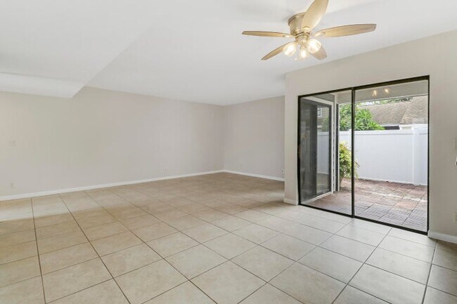Foto del edificio - 202 Lakewood Dr