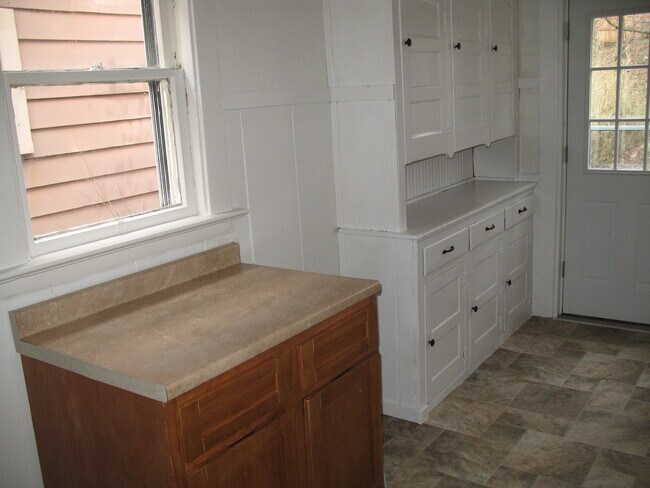 extra counter top - 245 E 31st St