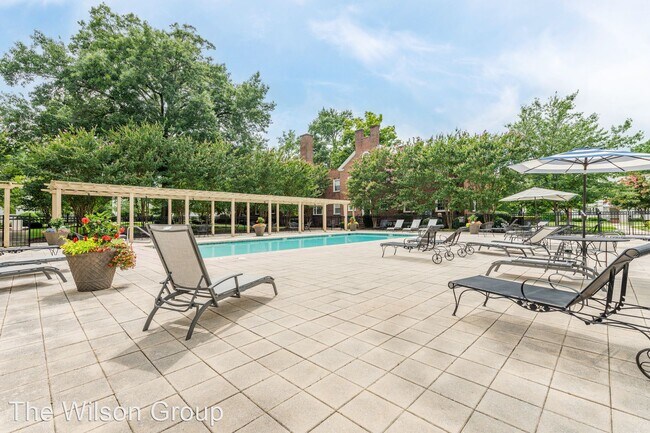 Building Photo - 2 br, 2 bath House - 11 W. Locke Lane Unit 6