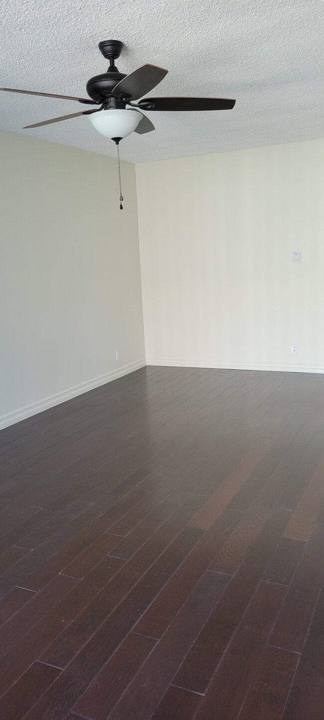 Foto del edificio - 12746 Matteson Ave