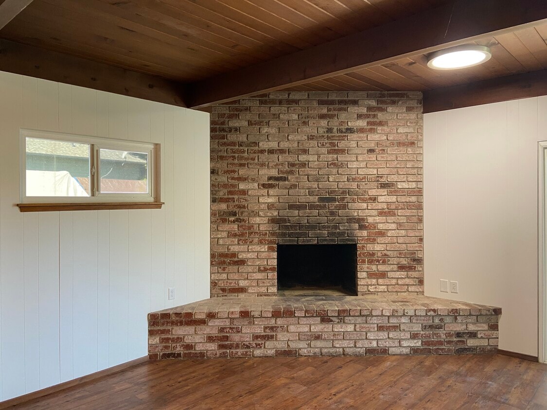 Primary Photo - 1326 C St