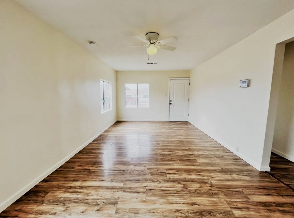 Foto principal - Beautiful 4 Bedroom 2 Bath