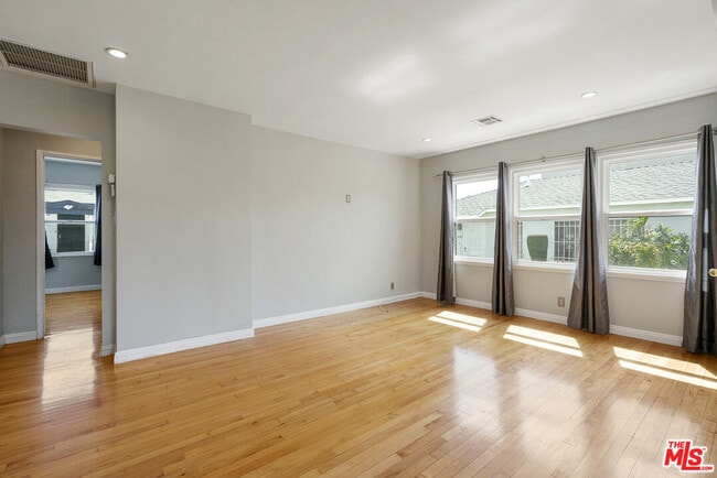 Foto del edificio - 1444 Meadowbrook Ave