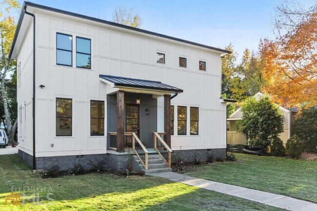 Building Photo - 1413 Merry Ln NE