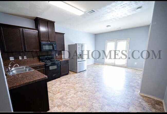 Foto del edificio - 7880 Galleon Field Ln