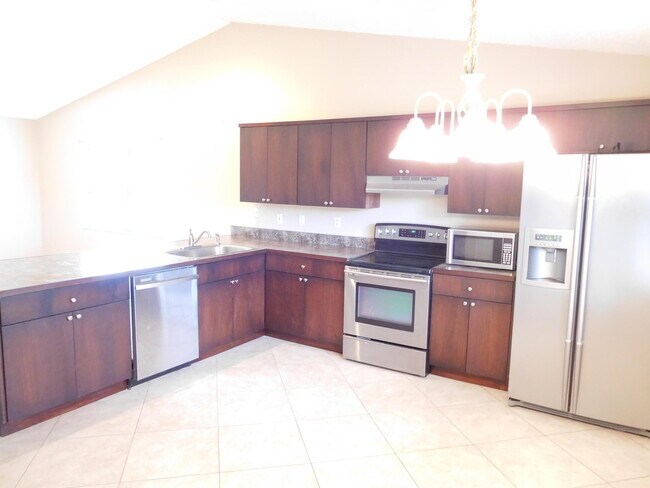 Building Photo - 1024 Larch Way
