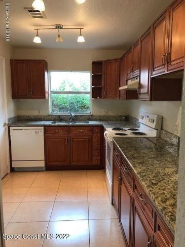 Foto del edificio - 1111 Pinewood Dr NE