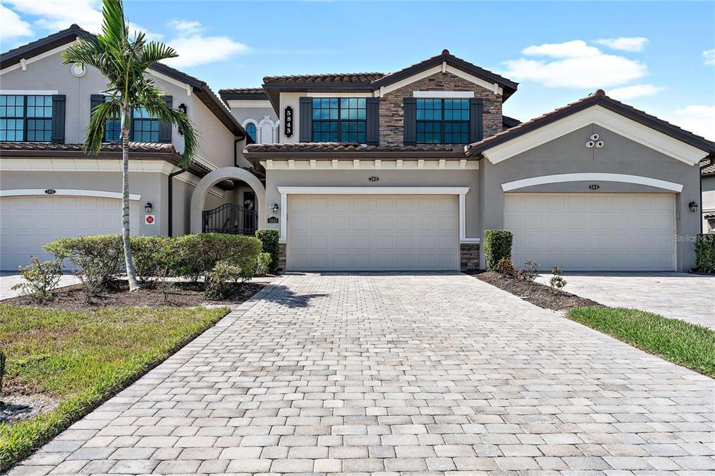 Foto principal - 5843 Wake Forest Run