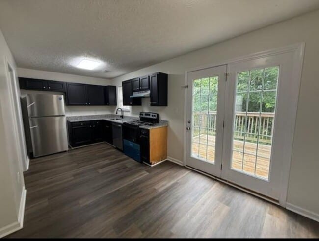 Building Photo - 100 Bob White Way