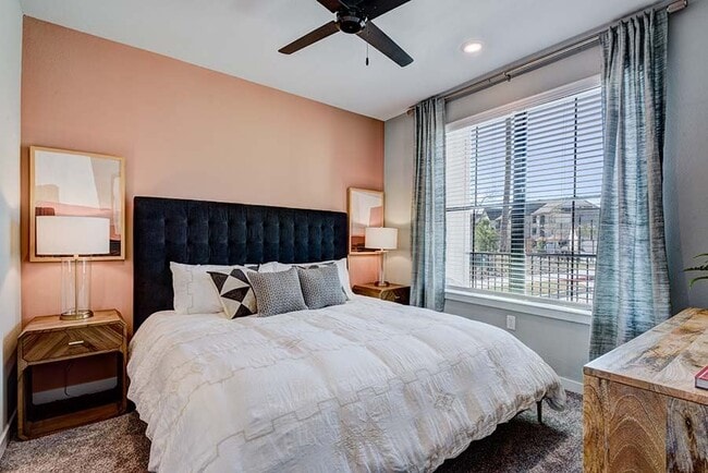 Building Photo - Woodridge at Grand Central Park